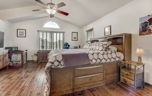 3 bedrooms, iron/ironing board, free WiFi, bed sheets - Shirley's Temple (Colorado Springs)