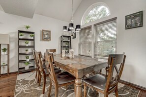 Interior - Shirley's Temple (Colorado Springs)