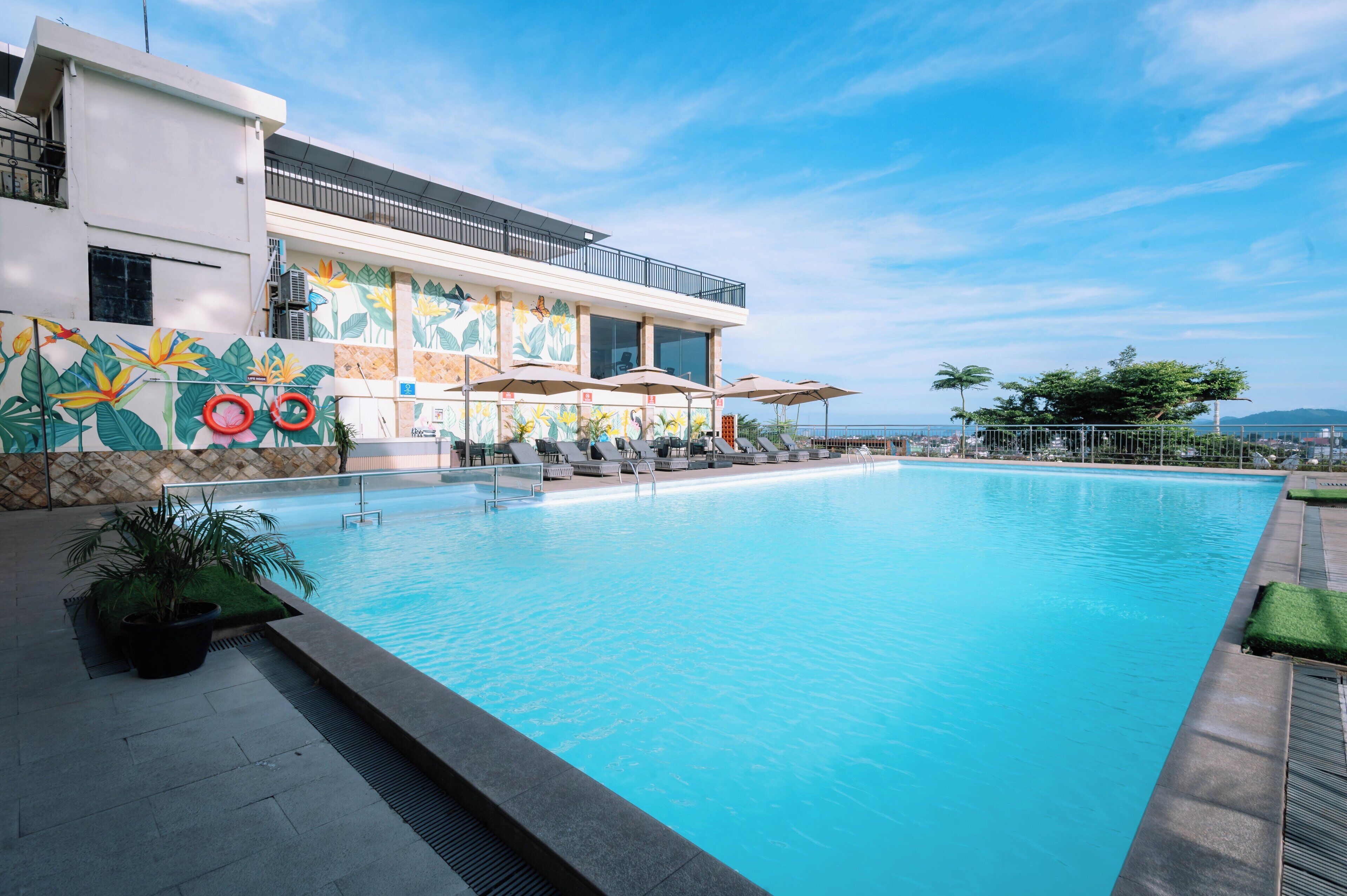 Kolam renang outdoor