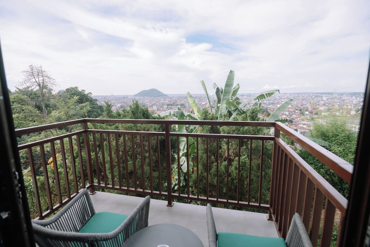 Premium Room, 2 Twin Beds | Premium bedding, Select Comfort beds, minibar, desk