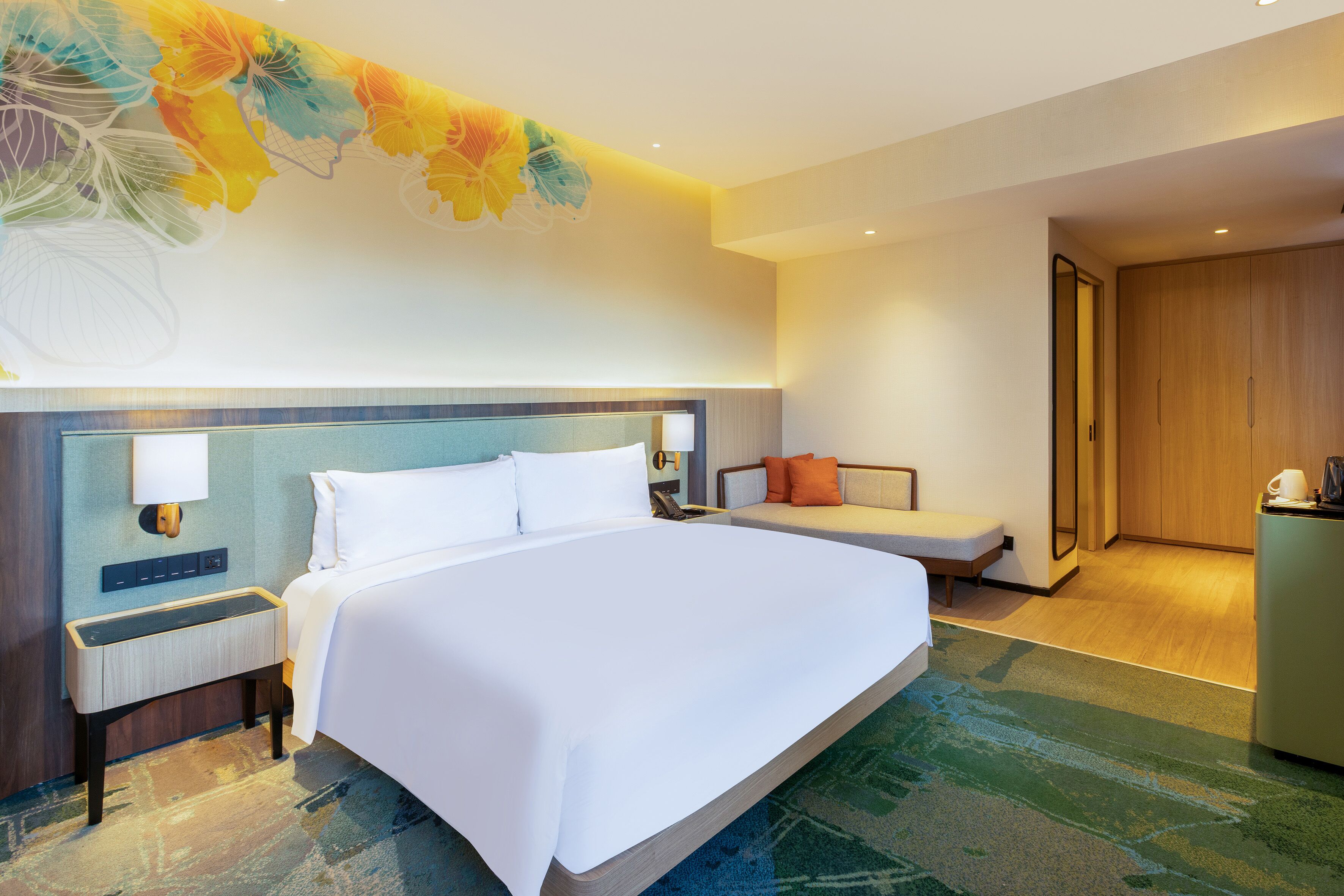 高級寢具、Select Comfort 床墊、迷你吧、書桌