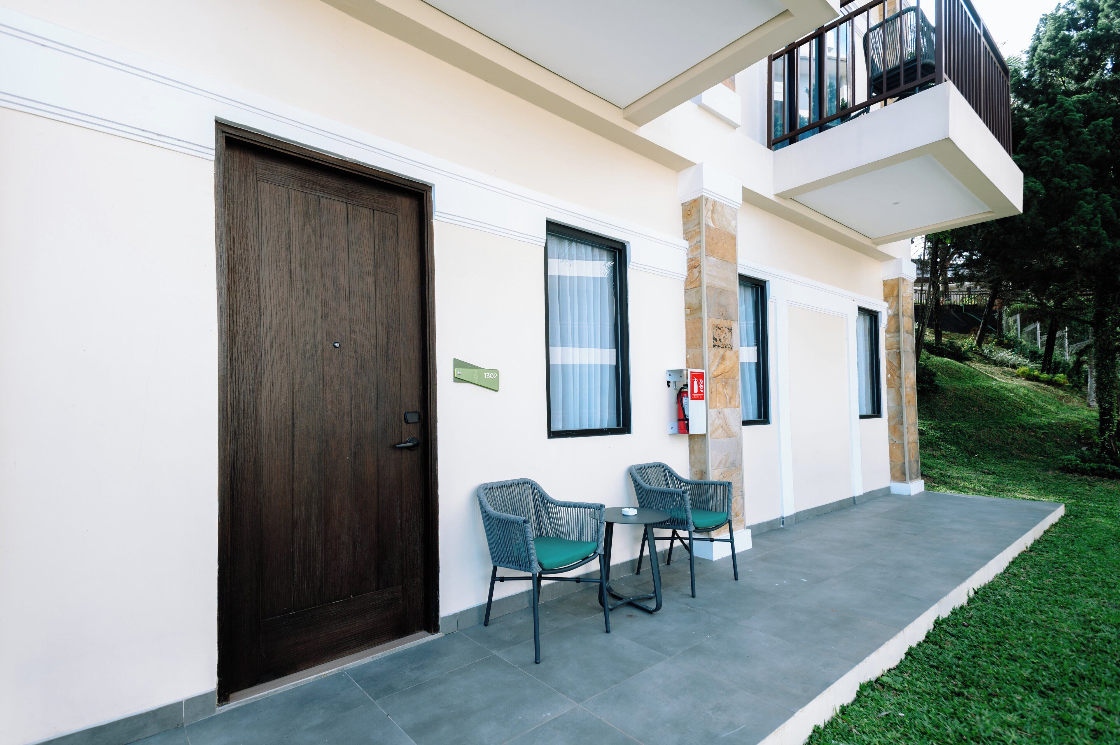 Premium Room, 1 King Bed | Terrace/patio