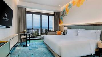 Premium bedding, Select Comfort beds, minibar, desk