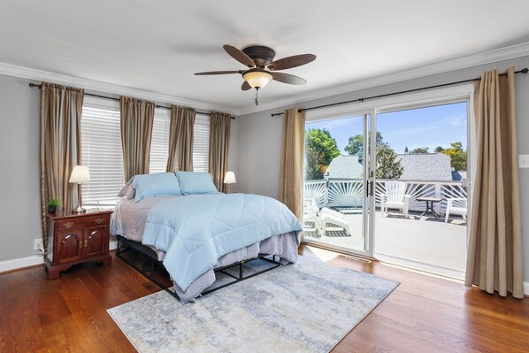 2 chambres, coffres-forts dans les chambres, fer et planche à repasser