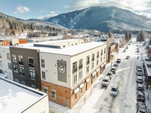 Aerial view -   Basecamp Suites Revelstoke (Revelstoke)