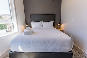 Free WiFi, bed sheets -   Basecamp Suites Revelstoke (Revelstoke)