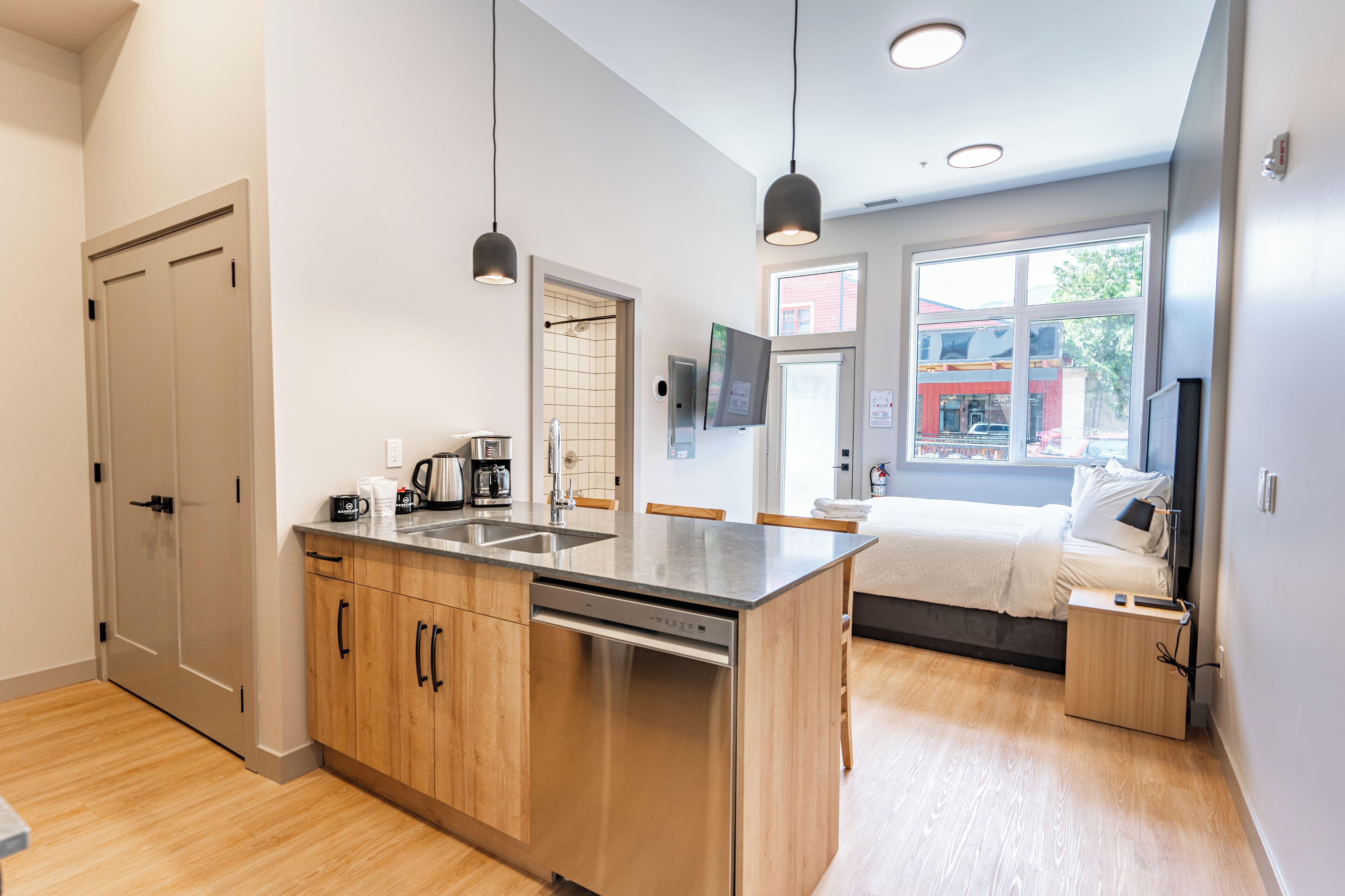 开间套房 | 私人厨房 | 微波炉、烤箱、炉灶、茶具/咖啡用具