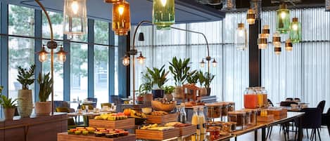 Komplett frukost varje dag (GBP 15 per person)