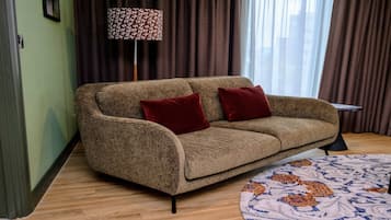 In-room safe, soundproofing, iron/ironing board, free WiFi
