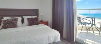 SHaYaSH apartments Leonardo Bat-Yam