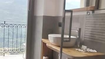 Deluxe Double Room | Bathroom