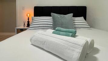 3 bedrooms, iron/ironing board, WiFi, bed sheets