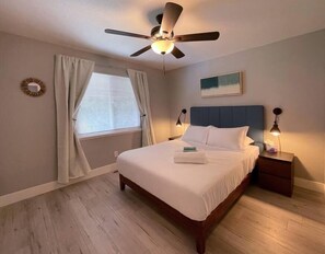 3 bedrooms, iron/ironing board, WiFi, bed sheets - Modern, spacious, quiet home close to the River (Sacramento)