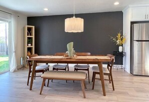 Dining - Modern, spacious, quiet home close to the River (Sacramento)