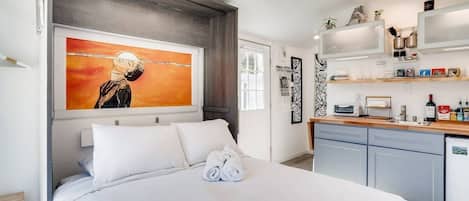 1 habitación, tabla de planchar con plancha, wifi y ropa de cama