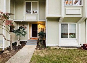 Exterior detail - Artist's Condo with 2 Bedroom & Arcade (Sacramento)