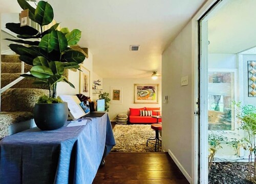 Artist's Condo with 2 Bedroom & Arcade