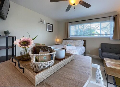 Adorable Private Guesthouse/Studio free parking