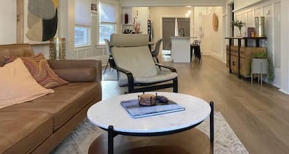 Modern, Artsy, 2 BD, 1B Bungalow