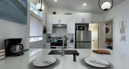 Lovely one-bedroom apartment minutes from Downtown