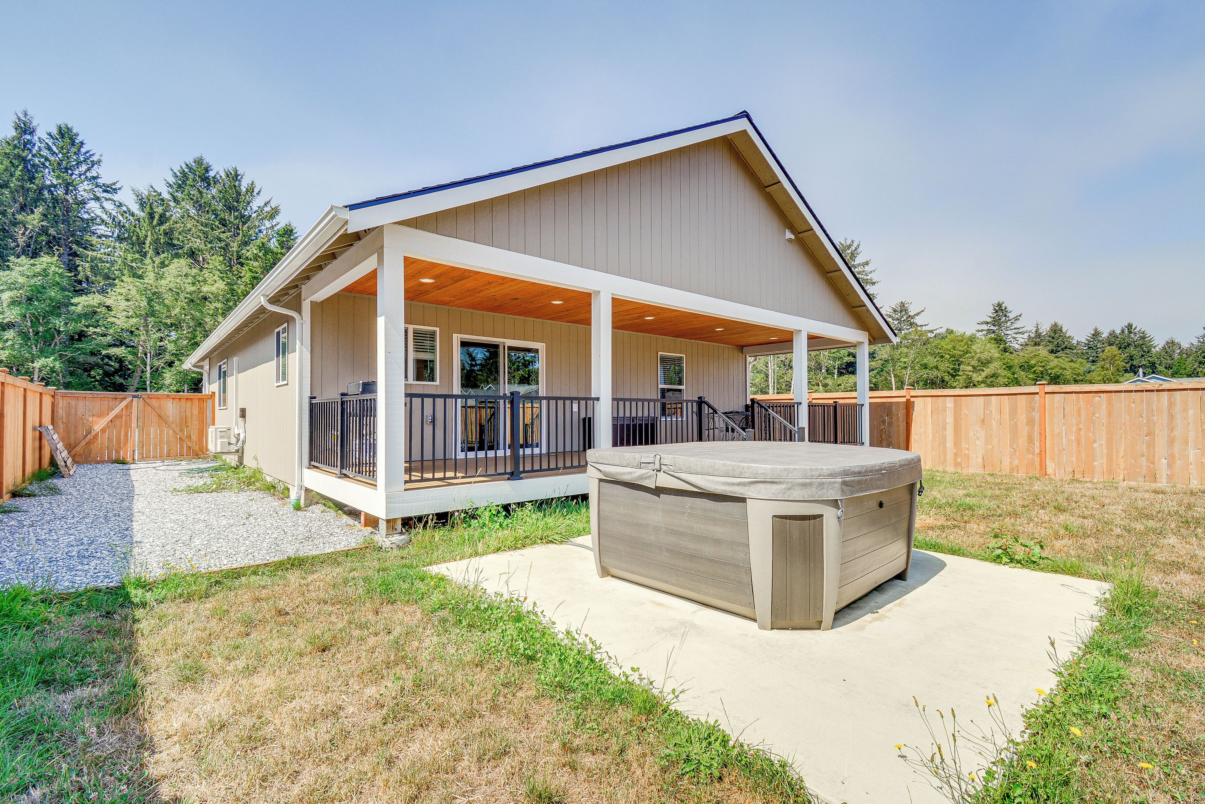 Westport Vacation Rental w/ Private Hot Tub!