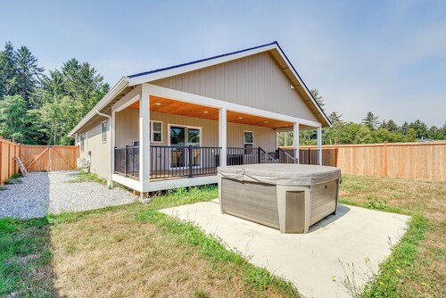 Westport Vacation Rental w/ Private Hot Tub!