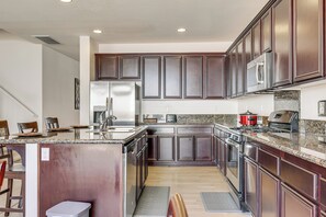 Fridge, microwave, stovetop, dishwasher - Large Menifee Home: 1 Block to Neighborhood Park! (Menifee)