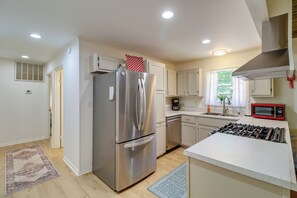 Refrigerador, microondas, parrilla de estufa y lavavajillas 