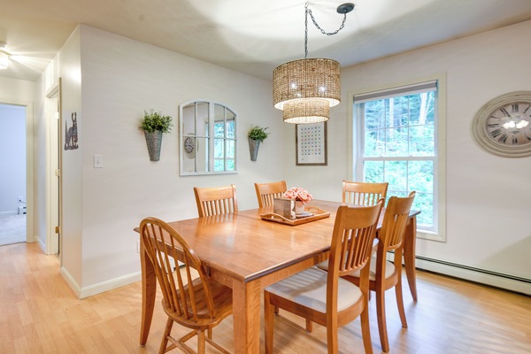Dining Area | Dishware & Flatware Provided