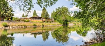 Private Waterfront Paradise