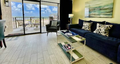 Waterfront, Romantic, Views, Pool/Hot tub, Kitchen, 2 TVs, Fishing Pier, WIFI