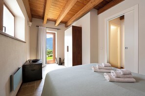 2 bedrooms, bed sheets - Baita Athili - Crodini Village (Piemonte)