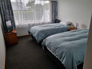 2 bedrooms, WiFi, bed sheets - Cosy and Warm.  Centrally located to all Invercargill has to offer. (Invercargill)