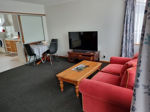 Cosy and Warm.  Centrally located to all Invercargill has to offer.