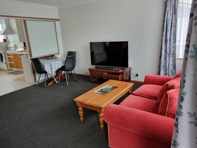 Cosy and Warm. Centrally located to all Invercargill has to offer.