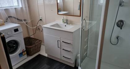 Cosy and Warm. Centrally located to all Invercargill has to offer.