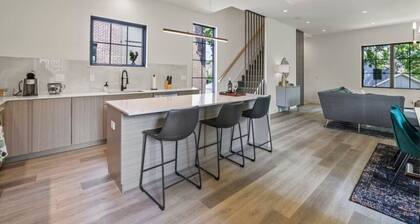 Stylish Getaway!-Columbus-3 Bedroom Masterpiece!