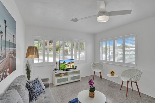 Breezy 1 Bed 1 Bath Apt Minutes to the Sea, Pool