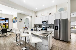 Fridge, microwave, oven, stovetop - NEWLY BUILT I Elegant Pool Home I Modern I Private I Games I BBQ (Cape Coral)