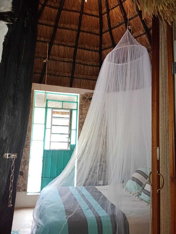 1 bedroom, desk, WiFi, bed sheets - Hotel and Museum Aldea Maya Toktli Orígenes - Casa Maya Toh - Swimming pool + Starlink (Izamal)