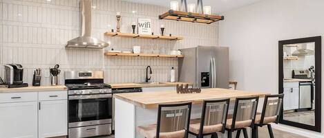 Fridge, oven, stovetop, dishwasher