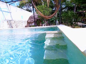 Outdoor pool - Hotel and Museum Aldea Maya Toktli Orígenes - Casa Maya Melipona -Alberca+Starlink  (Izamal)