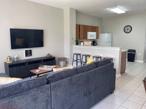 Living area - Disney Area - Heated Pool - 3 Bedroom Townhome (Kissimmee)