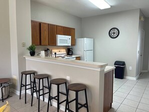 Fridge, microwave, oven, stovetop - Disney Area - Heated Pool - 3 Bedroom Townhome (Kissimmee)