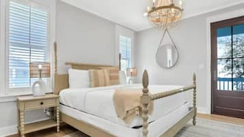 5 soverom, skrivebord, strykejern/-brett og reiseseng for barn