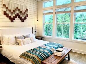 3 bedrooms, iron/ironing board, WiFi, bed sheets - URBN Ryder: Modern Luxury - Southern Vibes - Minutes to Broadway Downtown (Nashville)