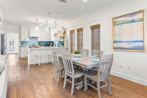 Dining - Resort Pool-Private Beach-Tram-6 Bikes-Between Rosemary & Alys Beach-Beach Gear (Seacrest Beach)