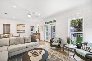 Smart TV, video games, books - Resort Pool-Private Beach-Tram-6 Bikes-Between Rosemary & Alys Beach-Beach Gear (Seacrest Beach)