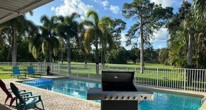 Golf course view & heated pool in Lake Worth, FL