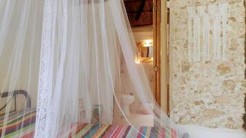 1 bedroom, desk, free WiFi, bed sheets